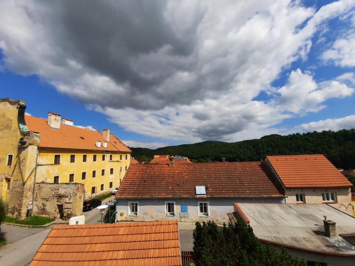Penzion Zahrada Nad Rekou, Restaurace A Kavarna - Parkovani Gratis Zlata Koruna Экстерьер фото