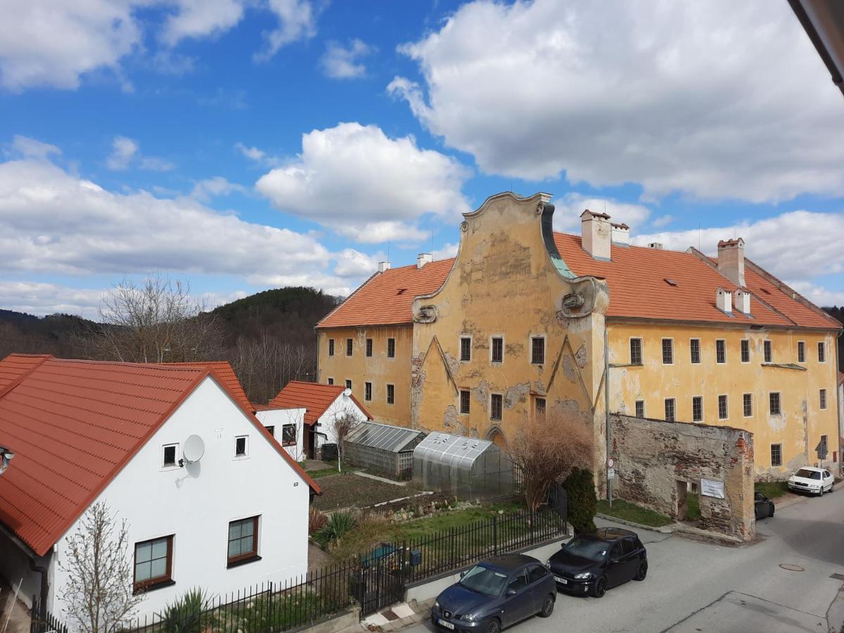 Penzion Zahrada Nad Rekou, Restaurace A Kavarna - Parkovani Gratis Zlata Koruna Экстерьер фото
