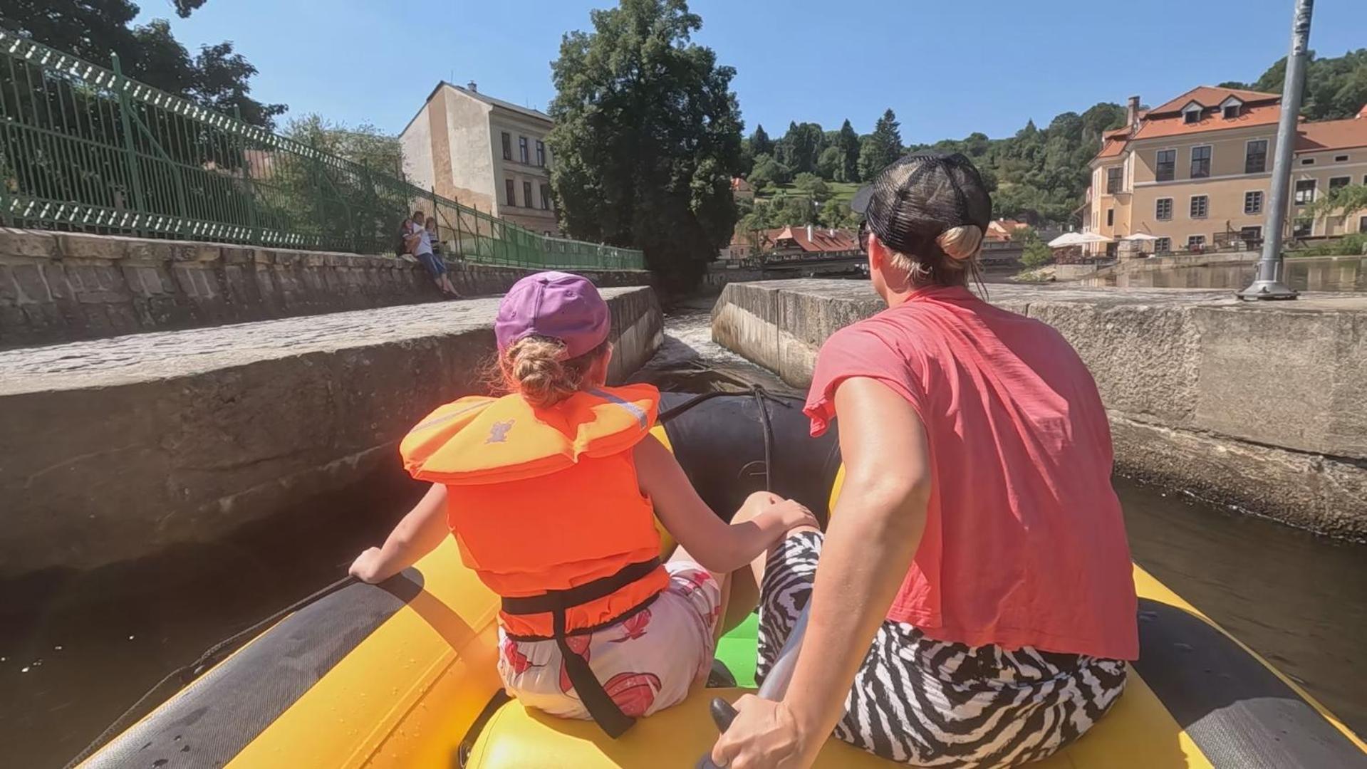 Penzion Zahrada Nad Rekou, Restaurace A Kavarna - Parkovani Gratis Zlata Koruna Экстерьер фото
